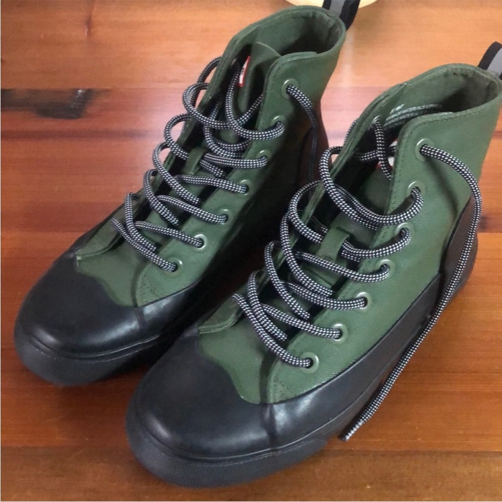 Hunter Olive Green and Black Lace-Up Rain Boots